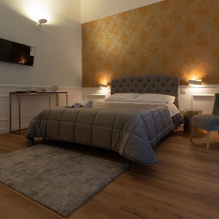 Dimora Luxury Alessia Apartment Bari Bagian luar foto