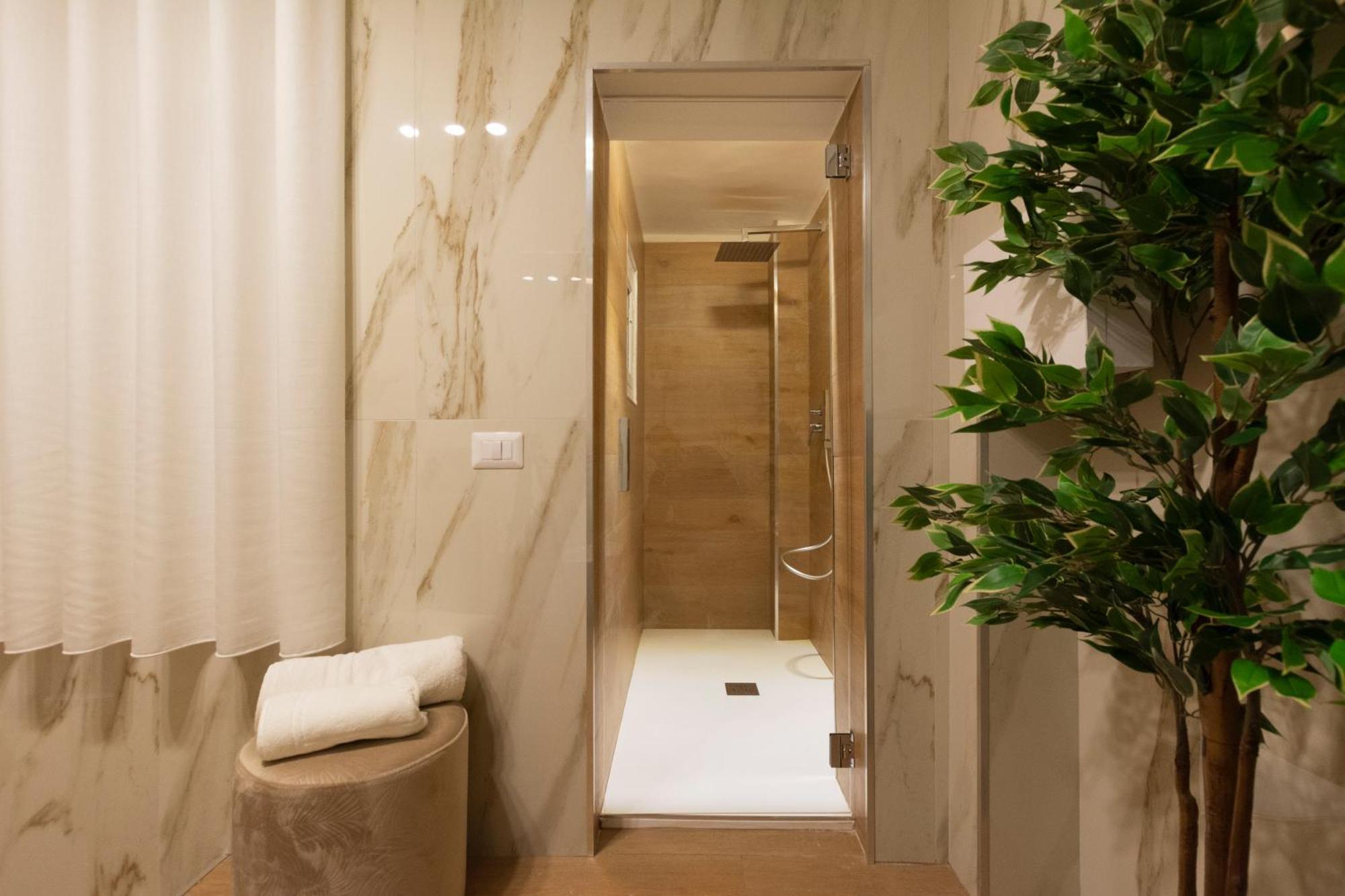 Dimora Luxury Alessia Apartment Bari Bagian luar foto